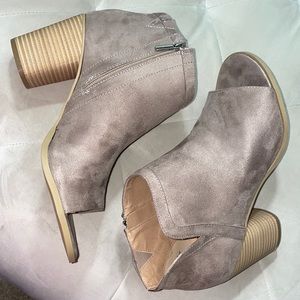 Torrid Peep toe bootie sz 11